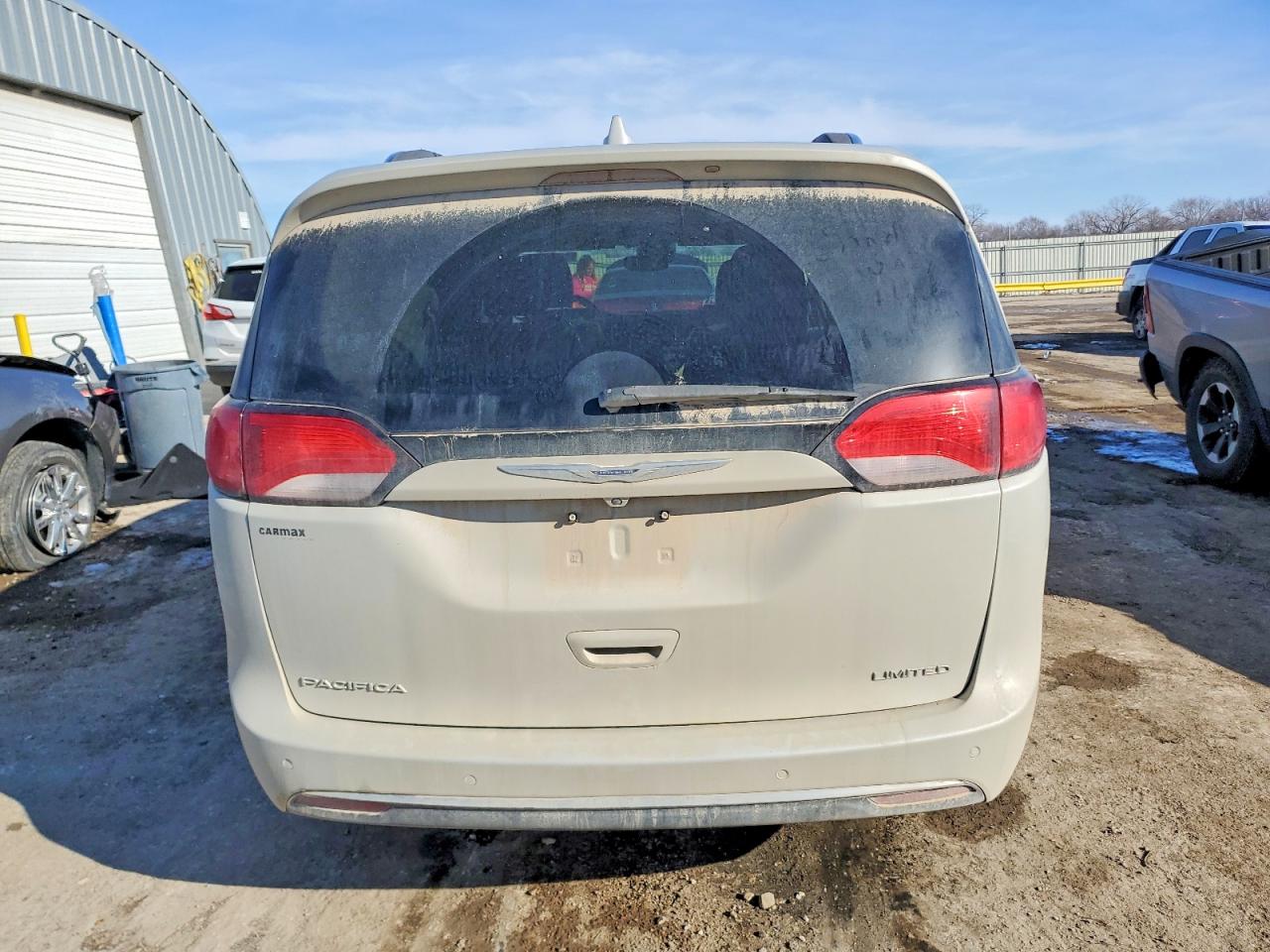 2019 CHRYSLER PACIFICA LIMITED photo 16
