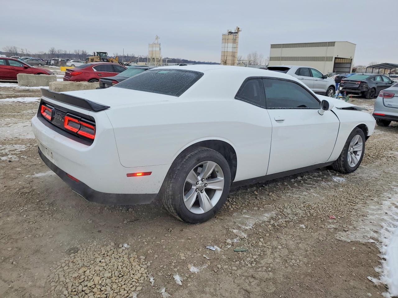 2023 DODGE CHALLENGER SXT photo 3