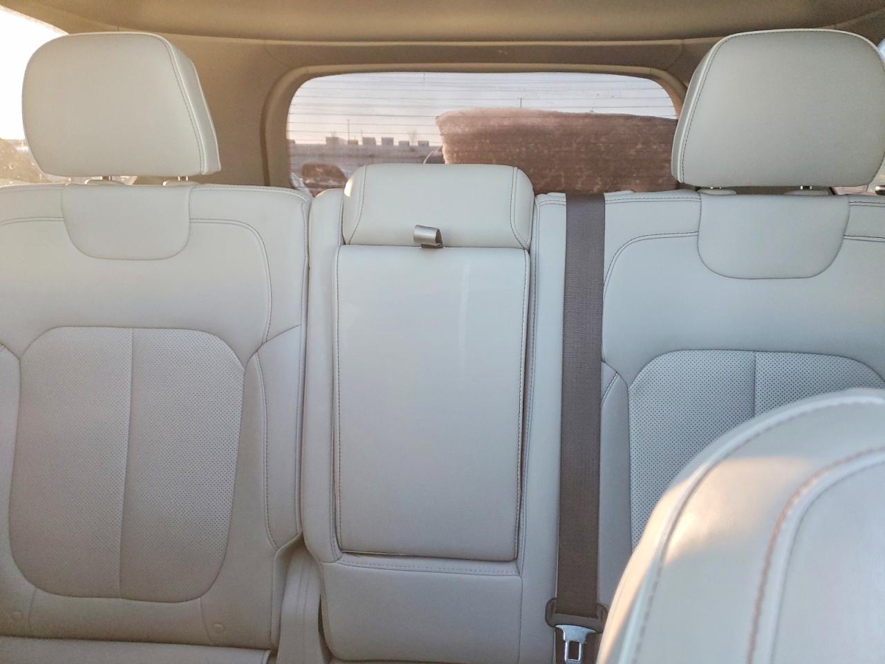 2022 JEEP GRAND CHEROKEE OVERLAND 4XE photo 28