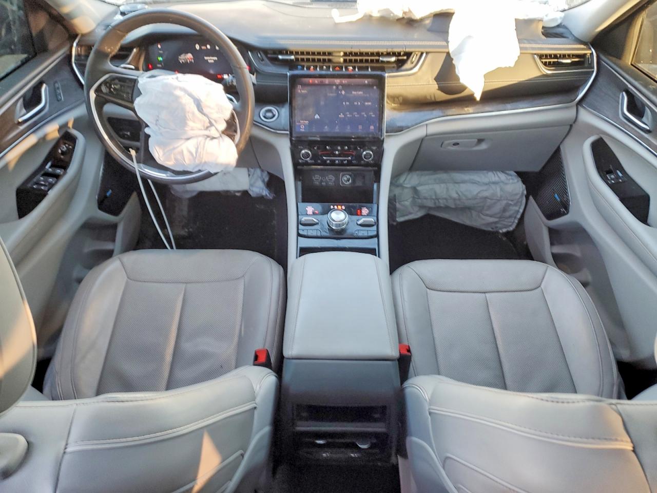 2022 JEEP GRAND CHEROKEE OVERLAND 4XE photo 22