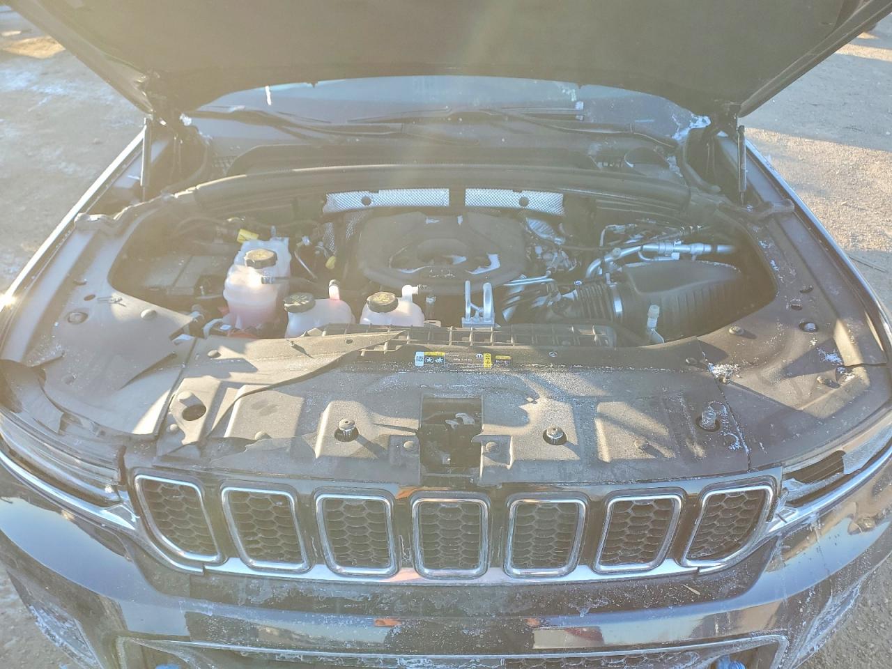 2022 JEEP GRAND CHEROKEE OVERLAND 4XE photo 34