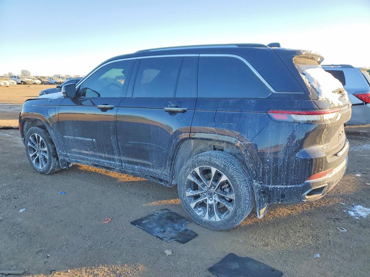 2022 JEEP GRAND CHEROKEE OVERLAND 4XE photo 4