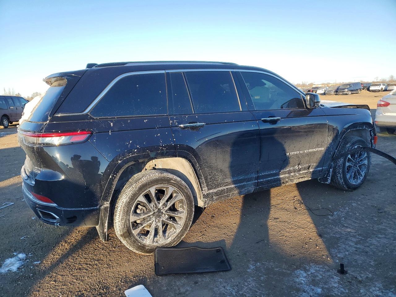 2022 JEEP GRAND CHEROKEE OVERLAND 4XE photo 7