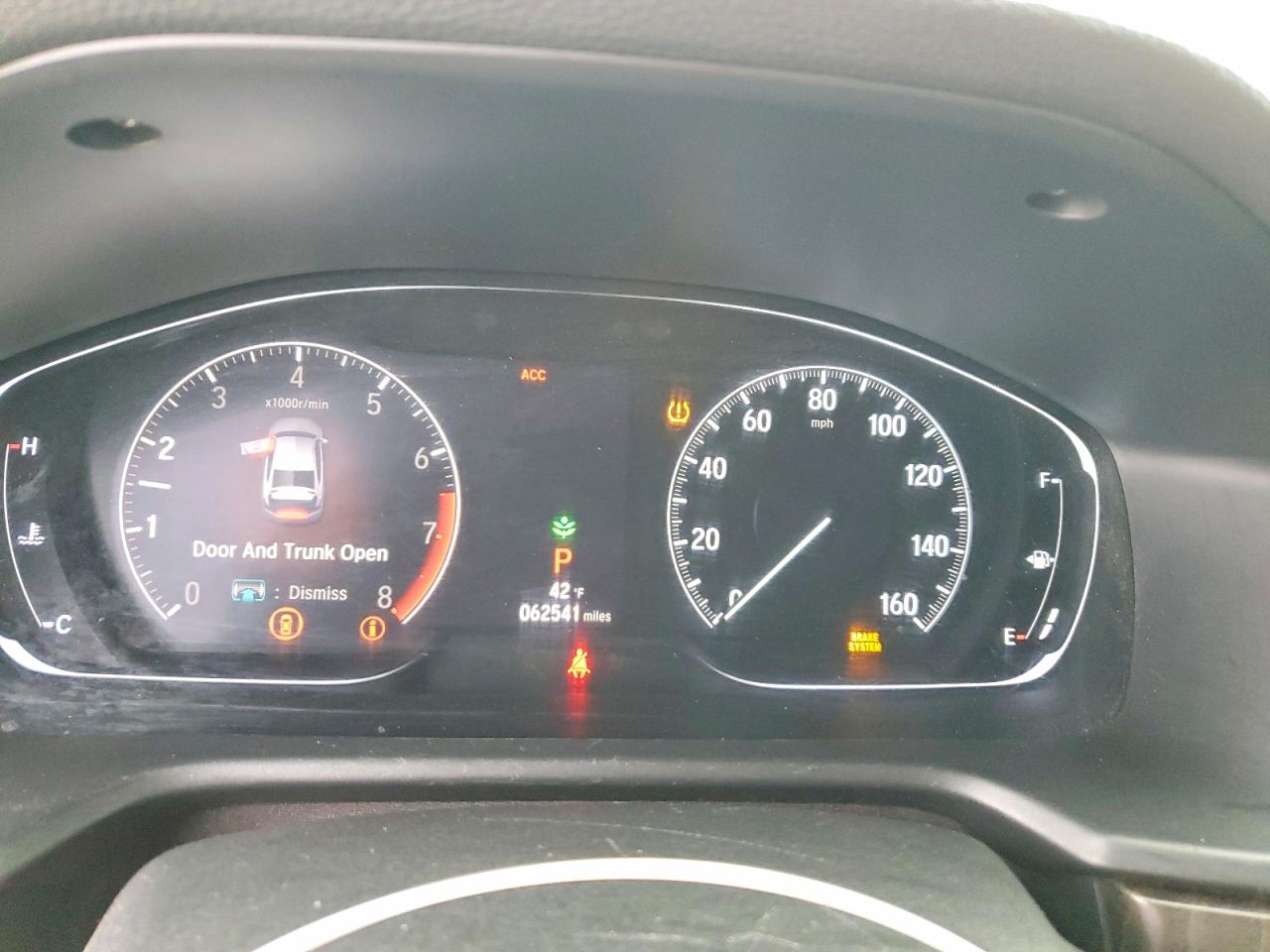 2018 HONDA ACCORD photo 9