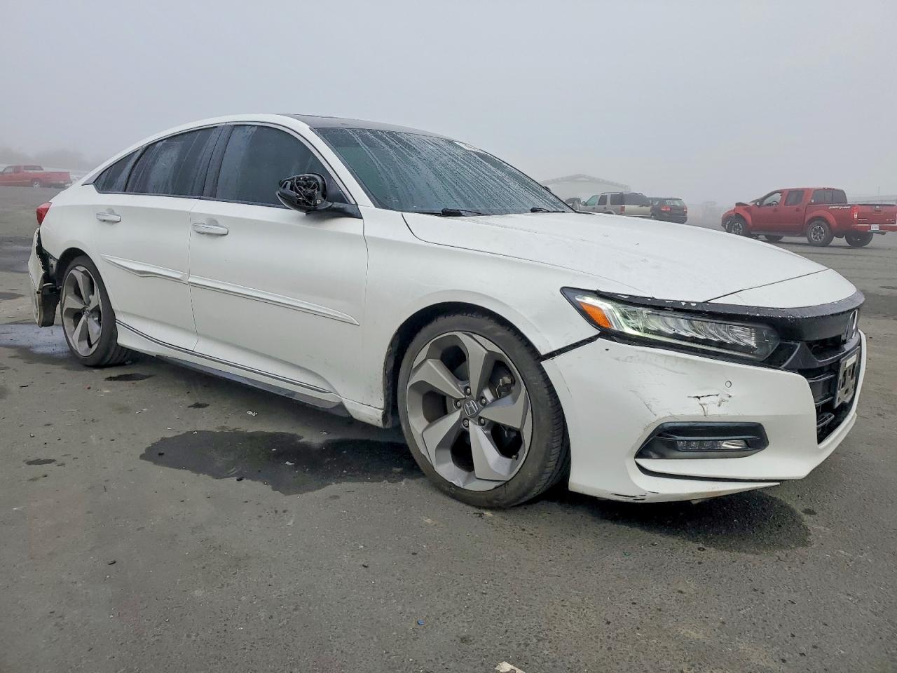 2018 HONDA ACCORD photo 4