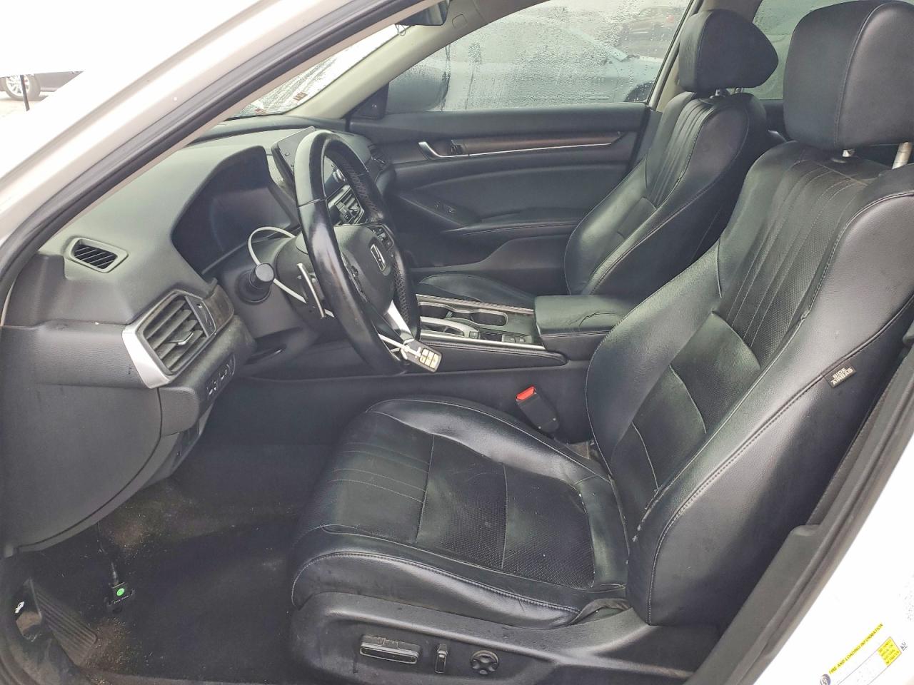 2018 HONDA ACCORD photo 7