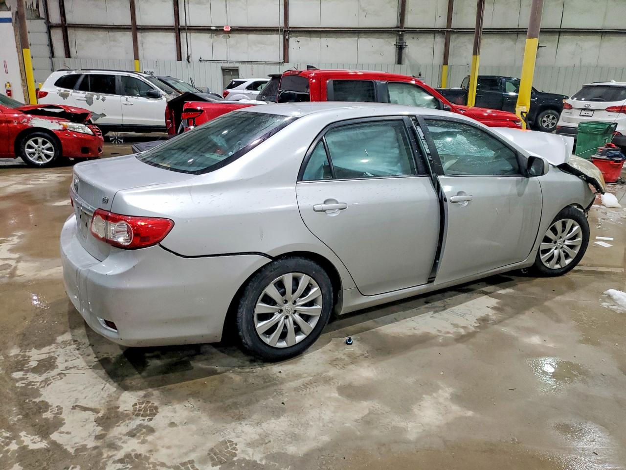 2013 TOYOTA COROLLA LE photo 3