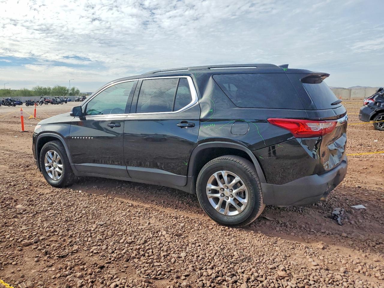 2019 CHEVROLET TRAVERSE LT photo 3
