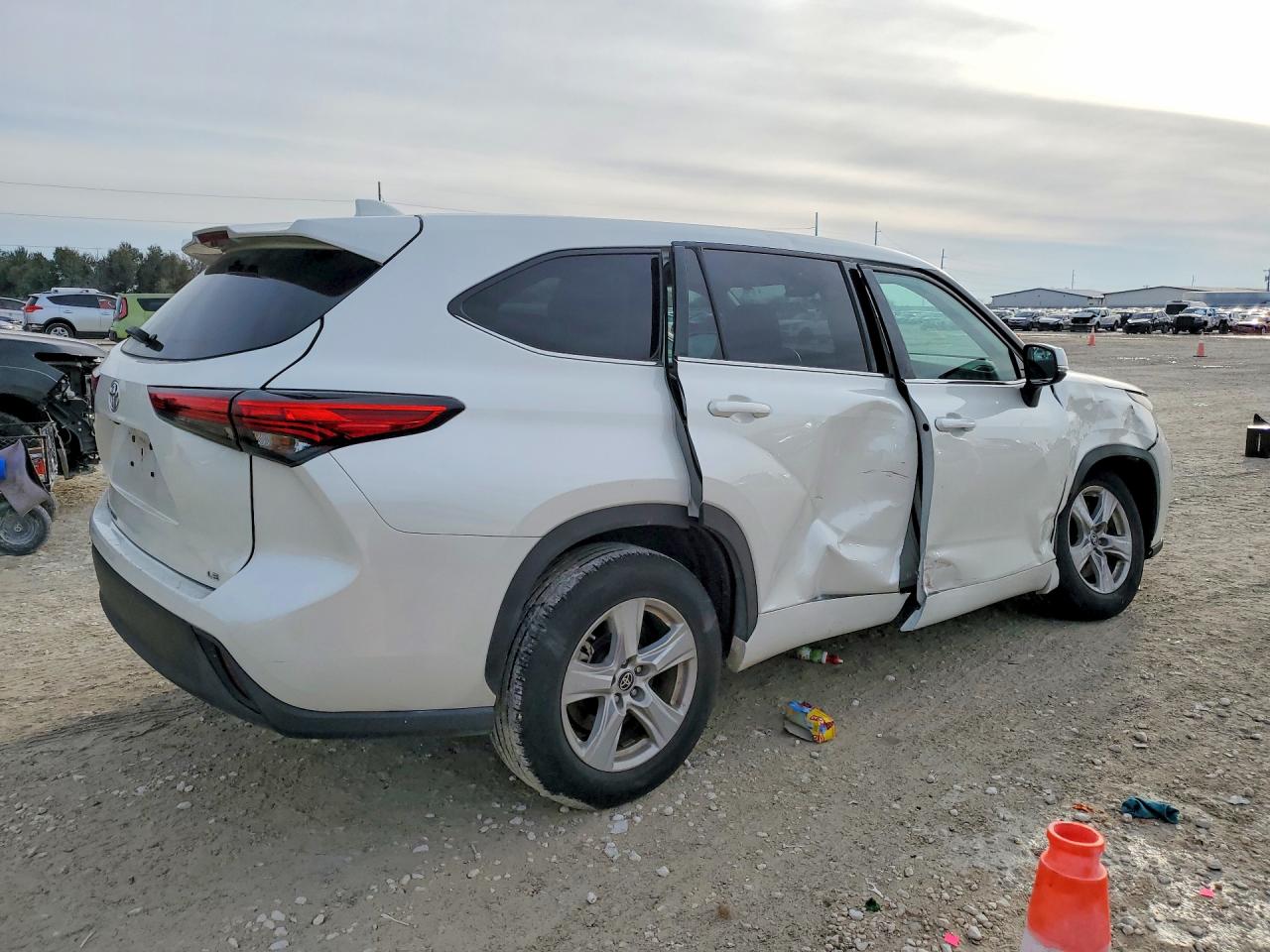 2021 TOYOTA HIGHLANDER L photo 5