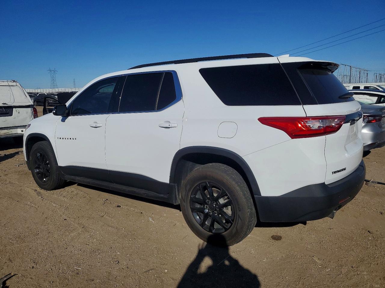 2020 CHEVROLET TRAVERSE LT photo 2
