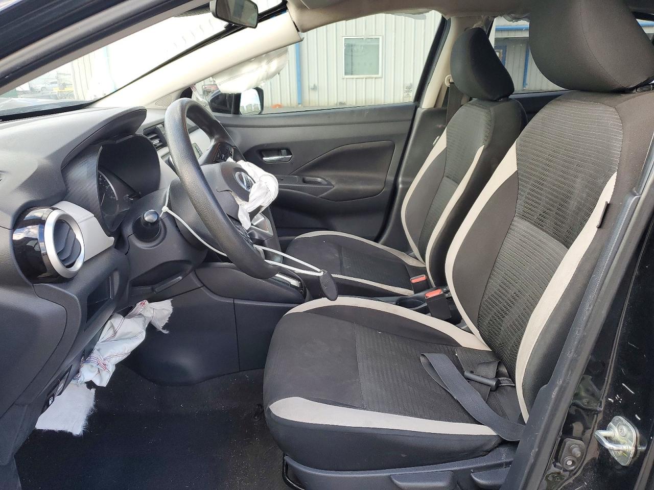 2021 NISSAN VERSA SV photo 13