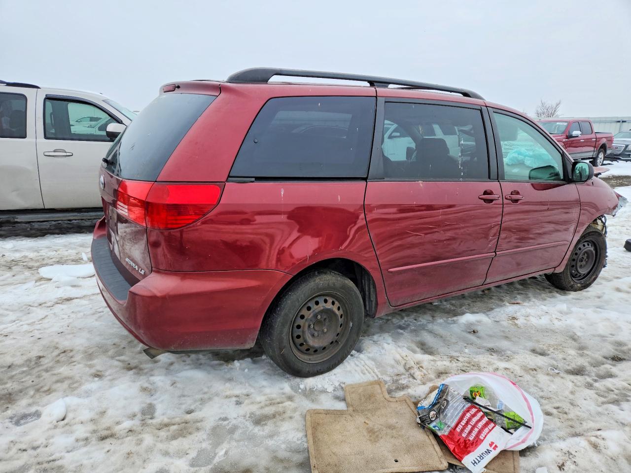 2004 TOYOTA SIENNA photo 5