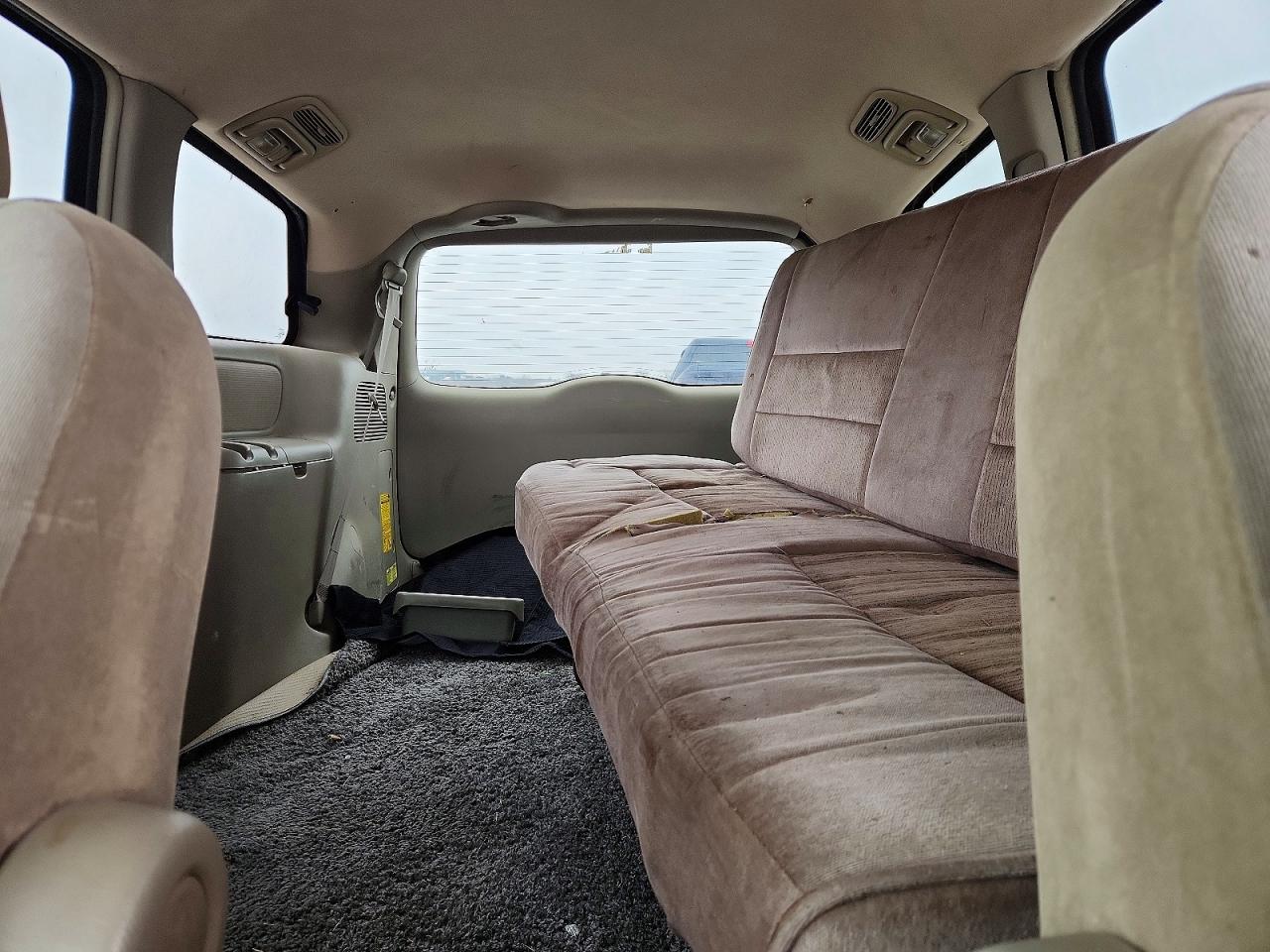 2004 TOYOTA SIENNA photo 19