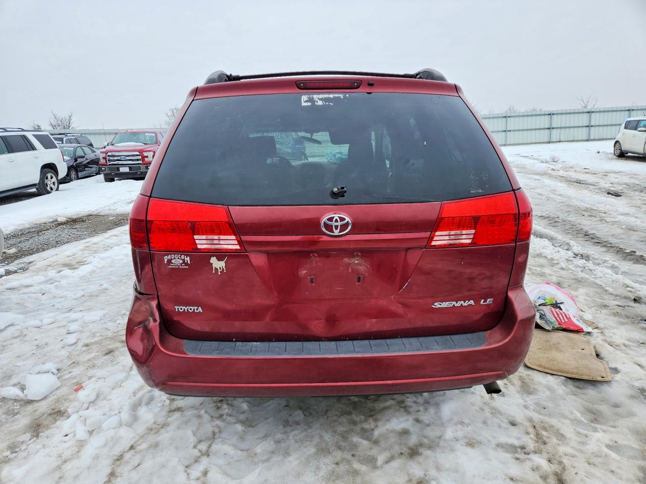 2004 TOYOTA SIENNA photo 11