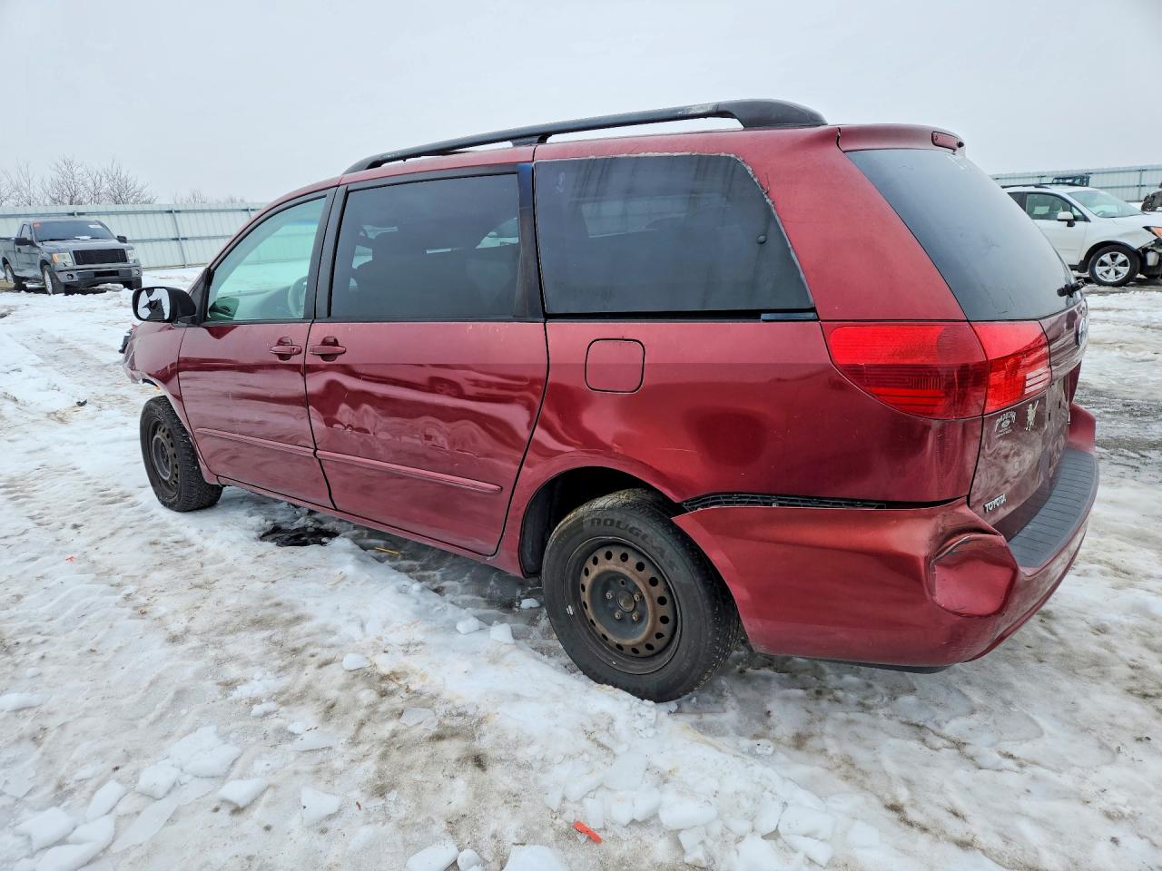 2004 TOYOTA SIENNA photo 3