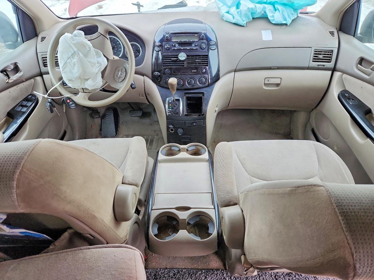 2004 TOYOTA SIENNA photo 15