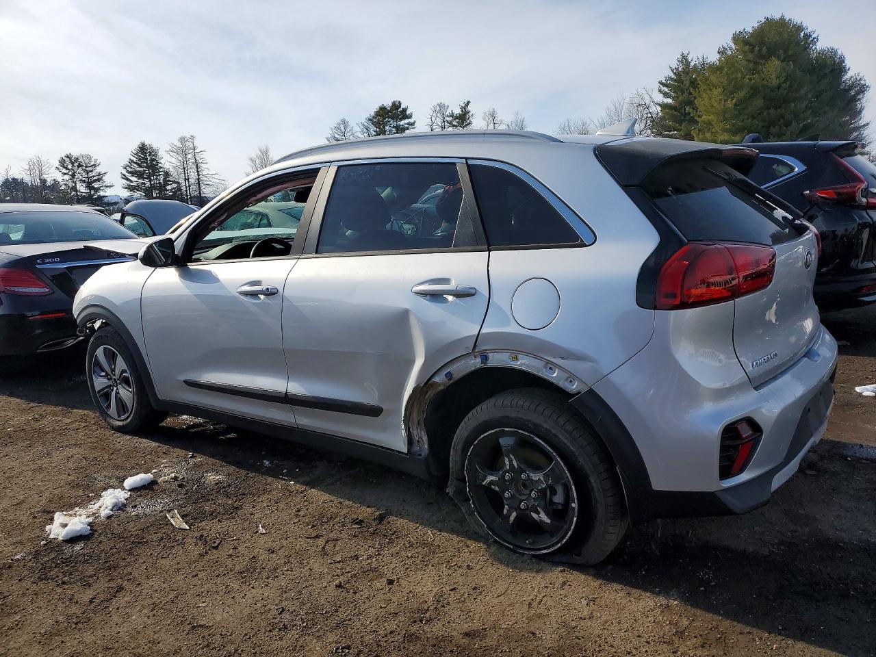 2021 KIA NIRO LX photo 2