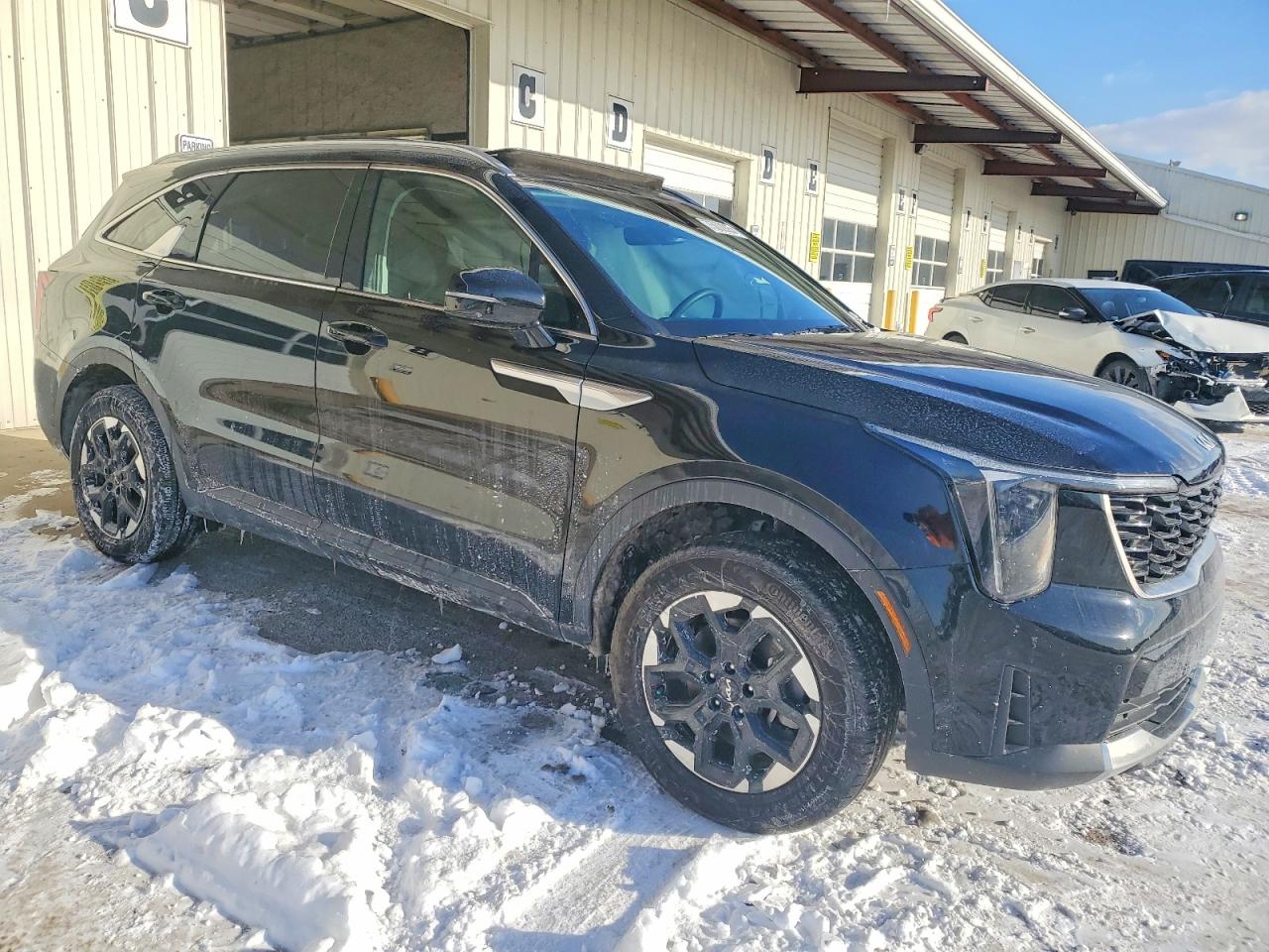 2024 KIA SORENTO S photo 4