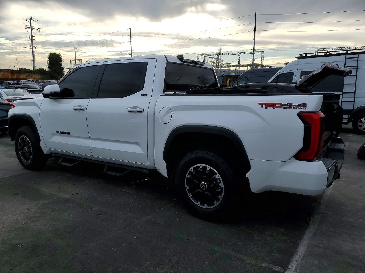 2024 TOYOTA TUNDRA CREWMAX SR photo 3