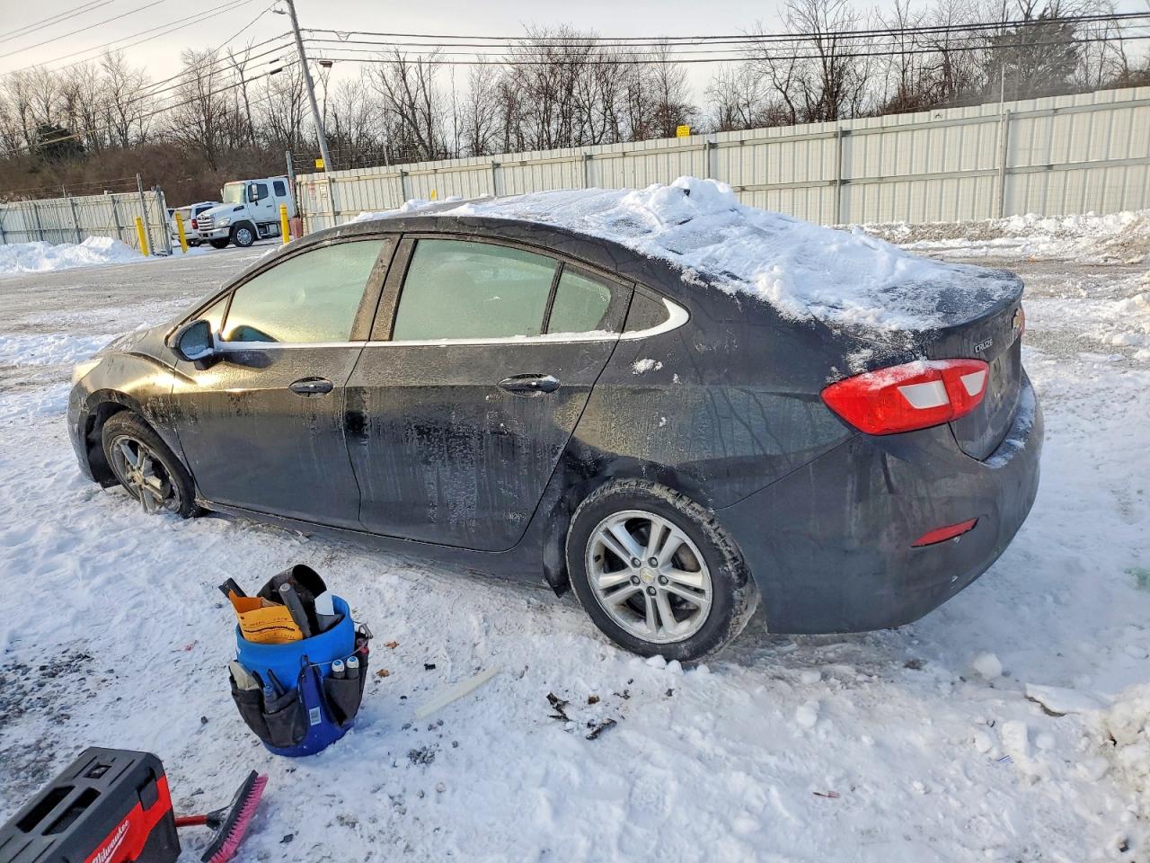2017 CHEVROLET CRUZE LT photo 2