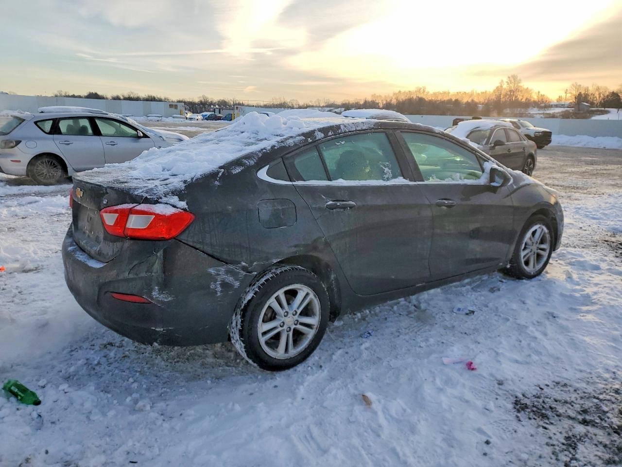 2017 CHEVROLET CRUZE LT photo 3