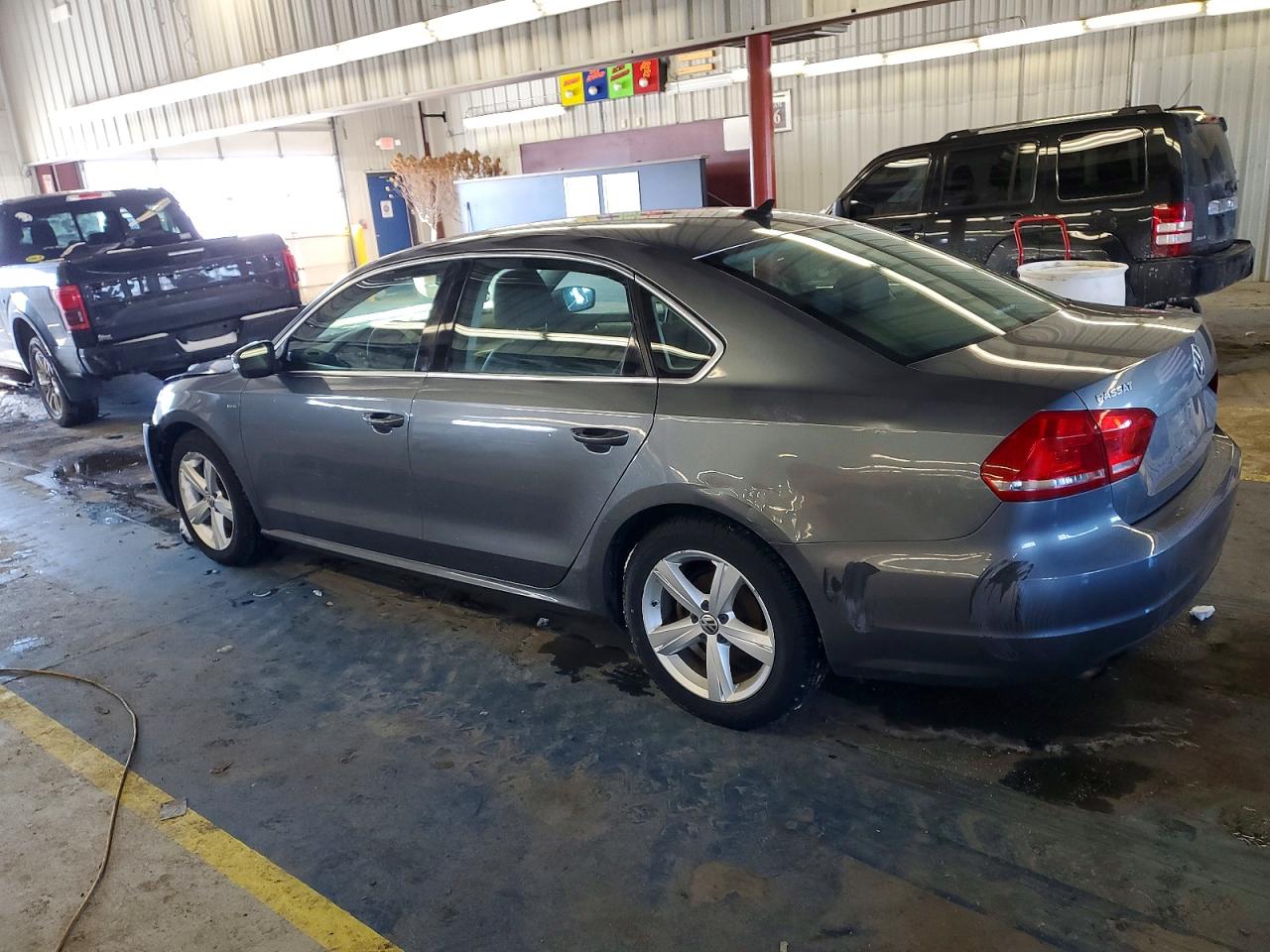 2015 VOLKSWAGEN PASSAT S photo 3