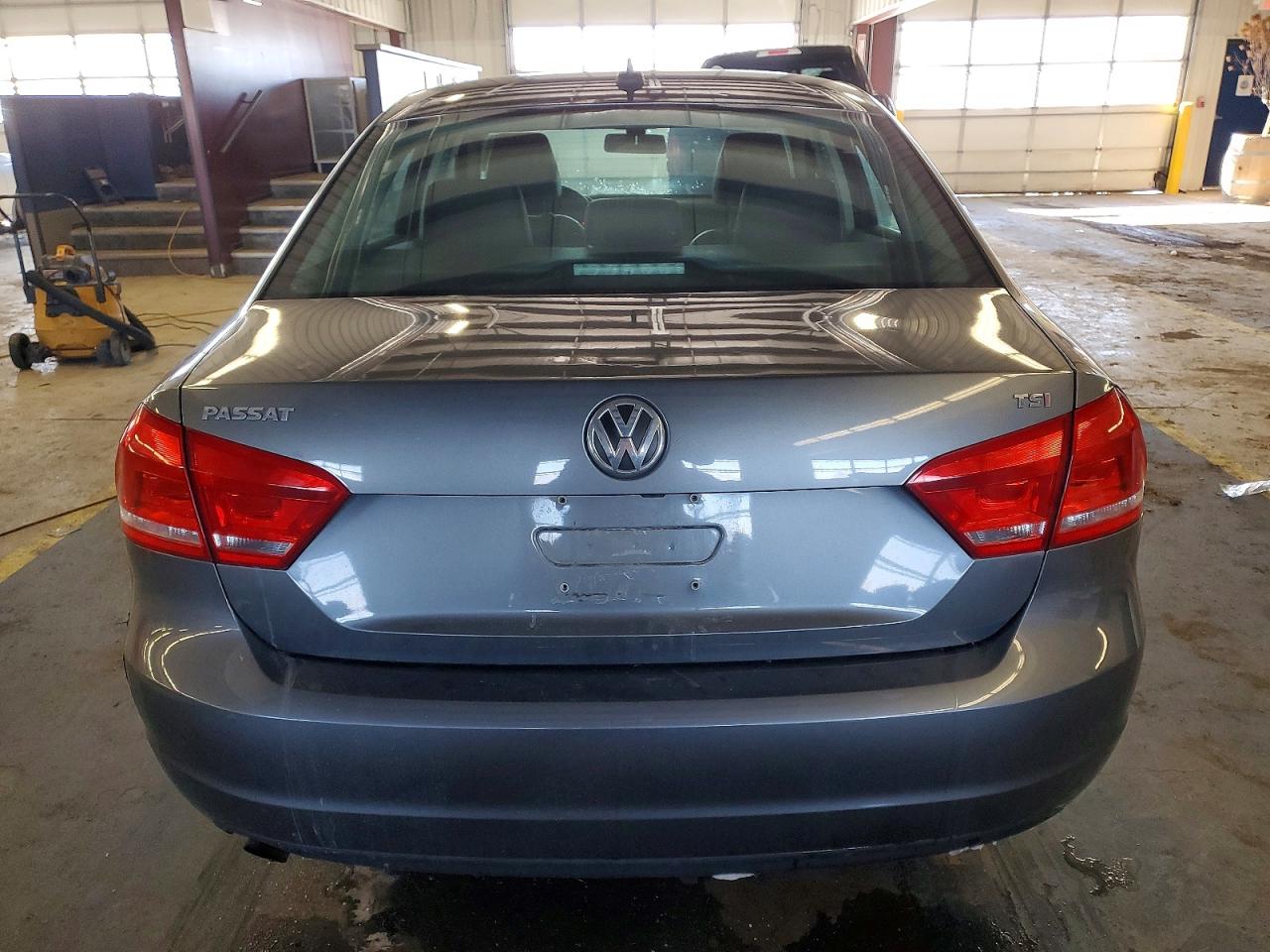2015 VOLKSWAGEN PASSAT S photo 11