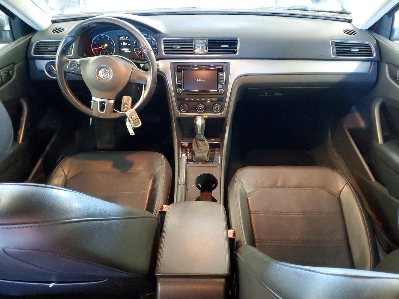 2015 VOLKSWAGEN PASSAT S photo 15