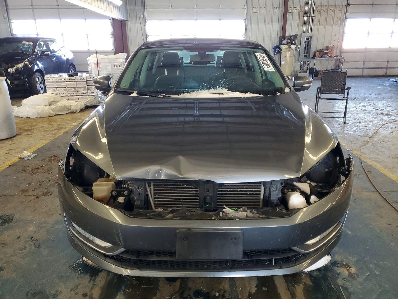 2015 VOLKSWAGEN PASSAT S photo 9