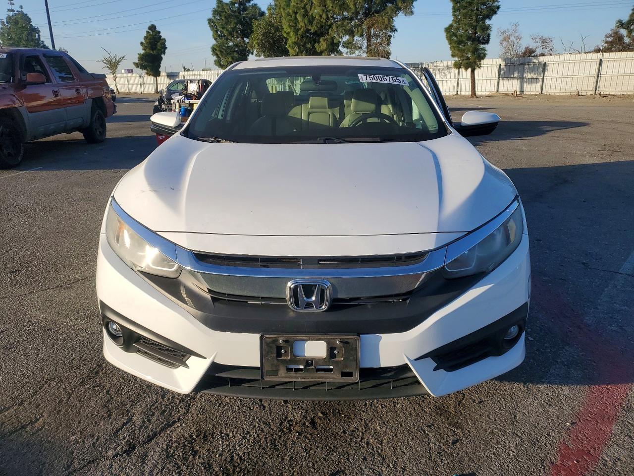 2017 HONDA CIVIC EX photo 5