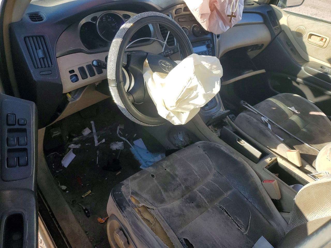 2003 TOYOTA HIGHLANDER photo 8