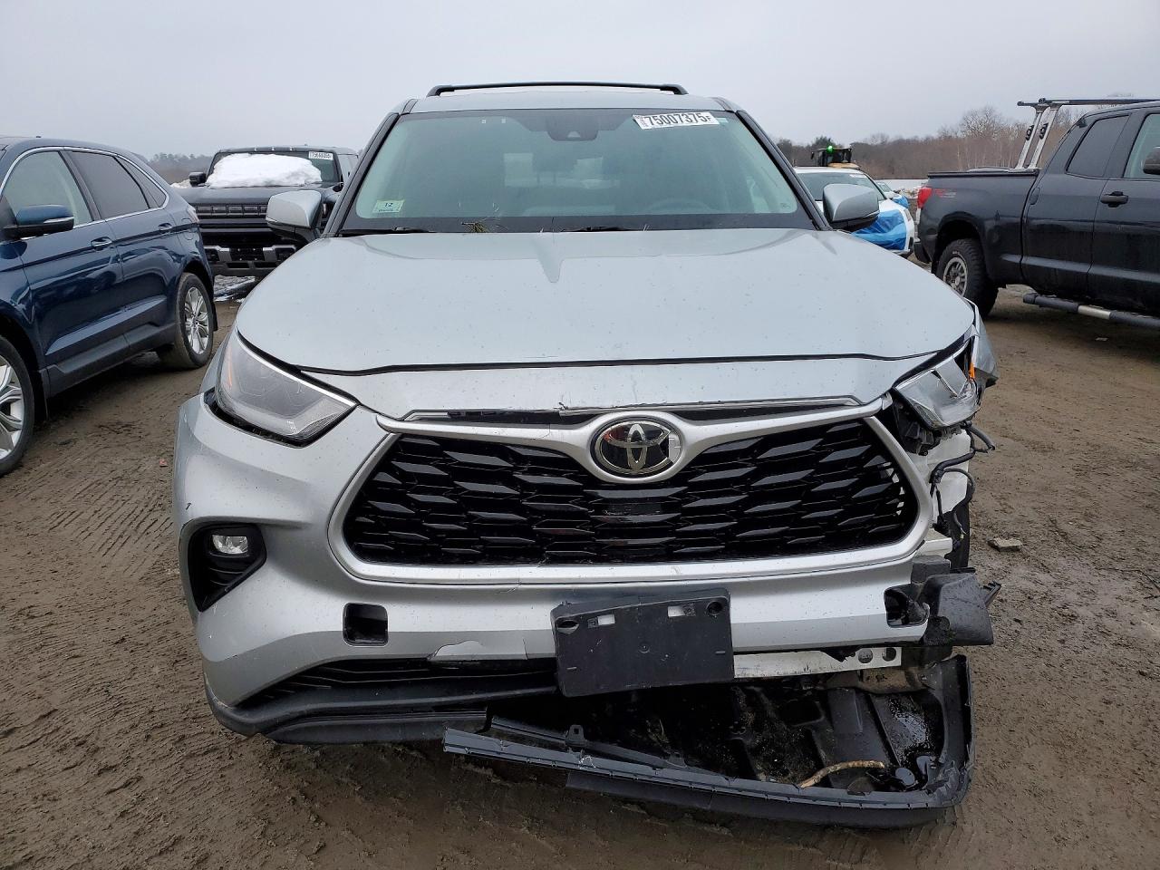 2021 TOYOTA HIGHLANDER LE photo 9