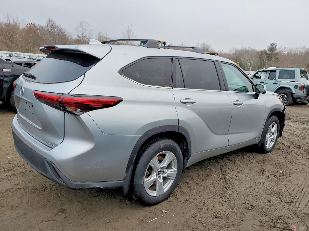 2021 TOYOTA HIGHLANDER LE photo 5