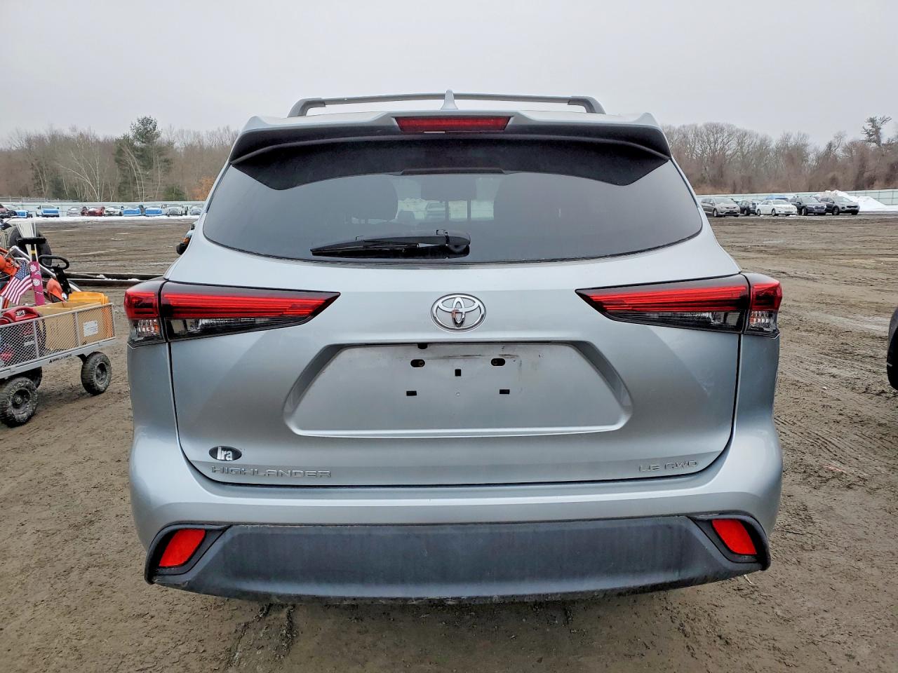 2021 TOYOTA HIGHLANDER LE photo 11