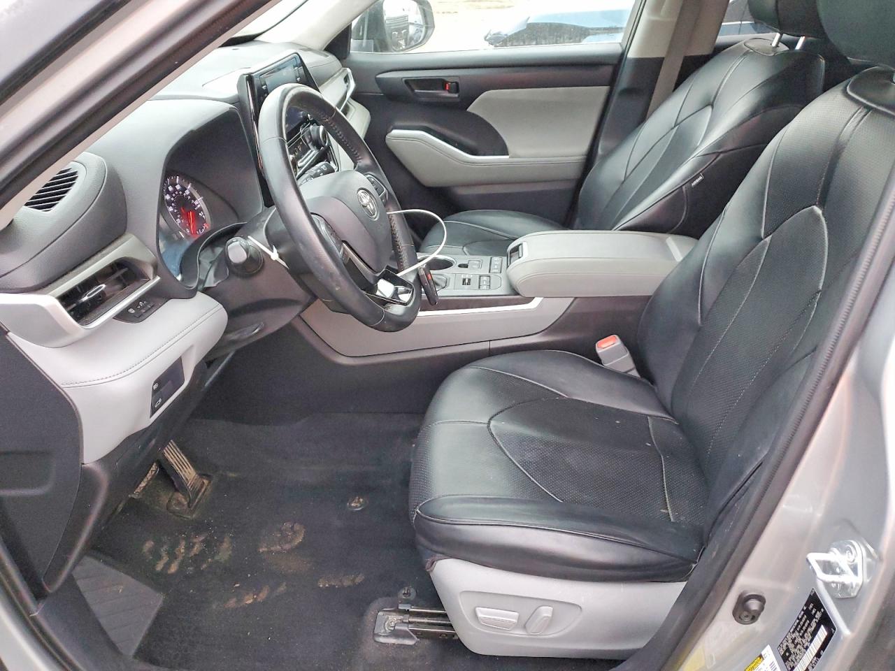 2021 TOYOTA HIGHLANDER LE photo 13