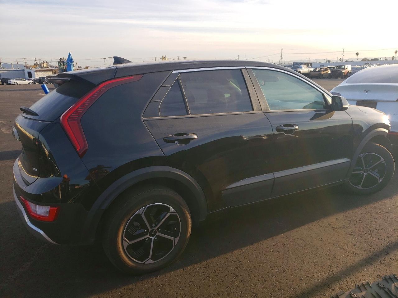 2025 KIA NIRO LX photo 5