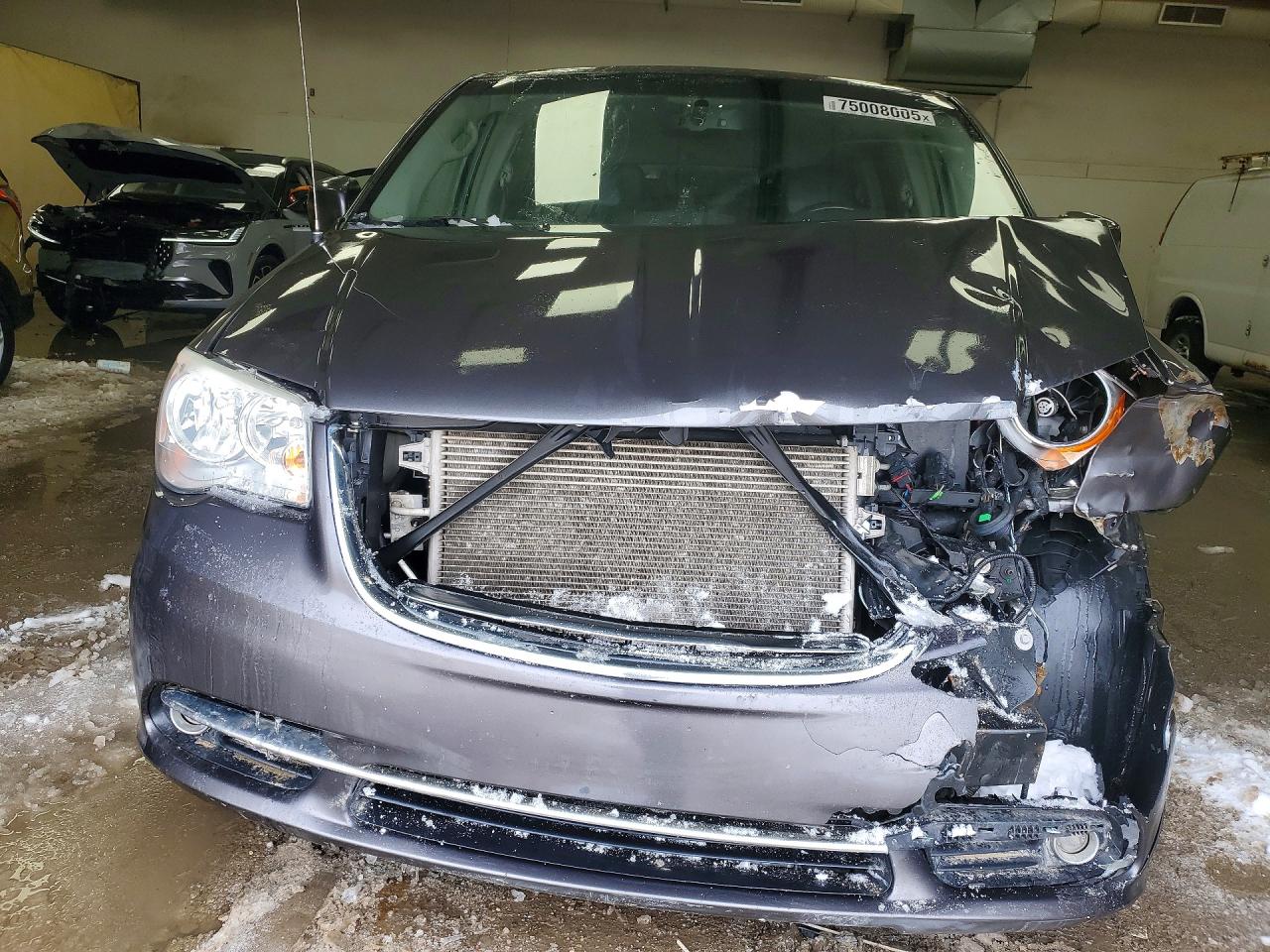 2015 CHRYSLER TOWN & COUNTRY TOURING photo 13