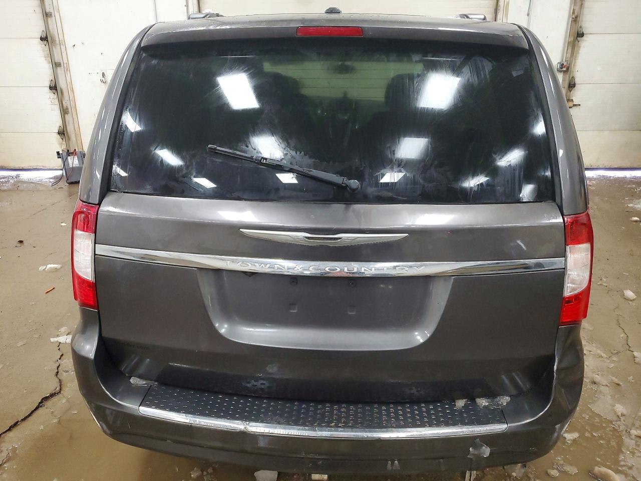 2015 CHRYSLER TOWN & COUNTRY TOURING photo 16