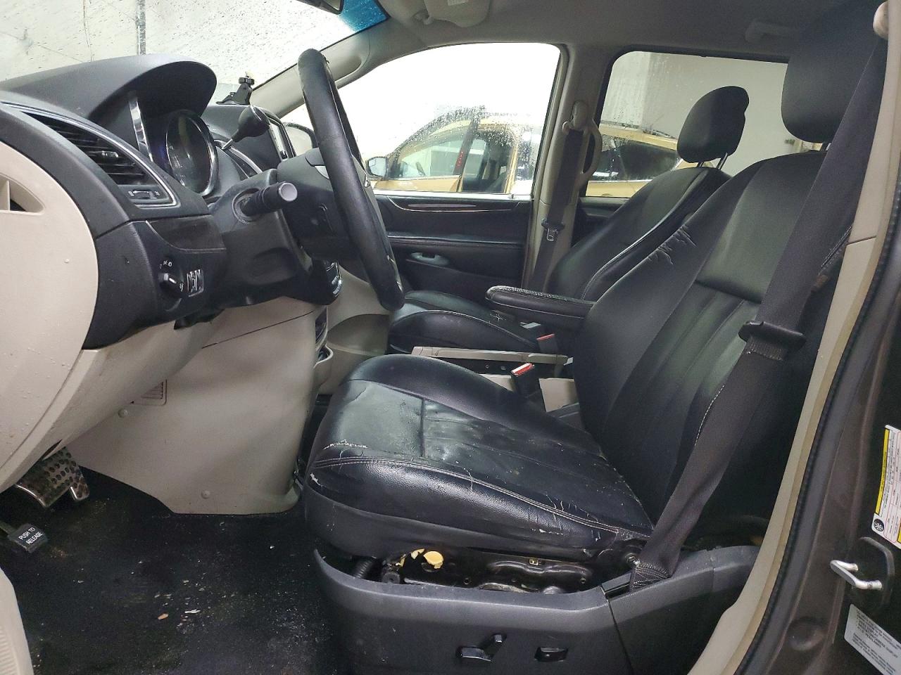 2015 CHRYSLER TOWN & COUNTRY TOURING photo 19