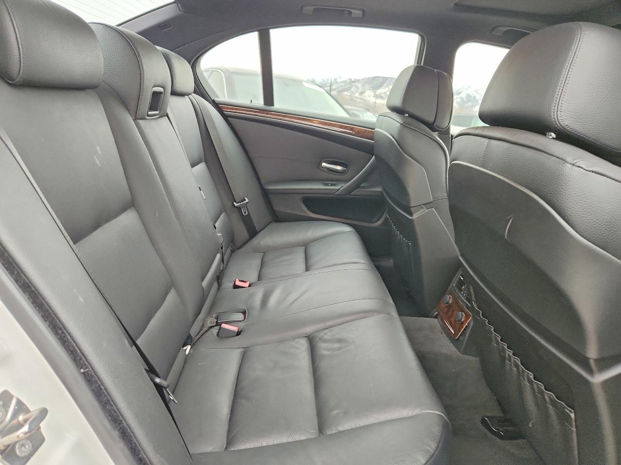 2010 BMW 535 XI photo 28
