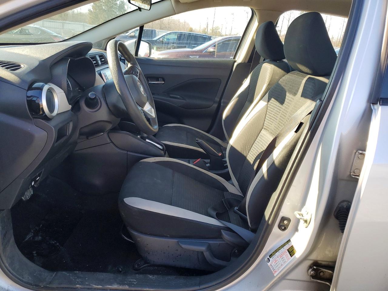 2021 NISSAN VERSA SV photo 7