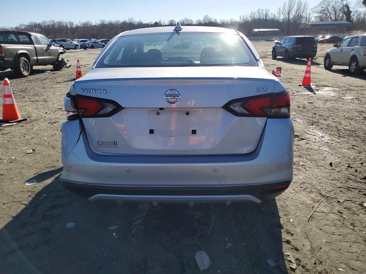 2021 NISSAN VERSA SV photo 6