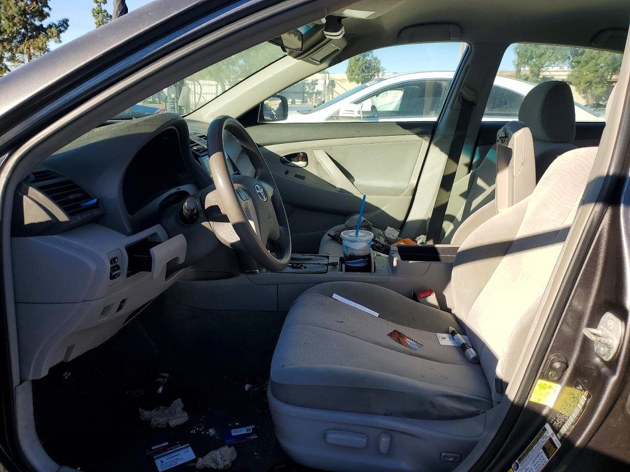 2011 TOYOTA CAMRY BASE photo 19