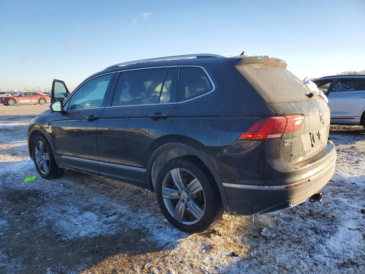2021 VOLKSWAGEN TIGUAN SE photo 2