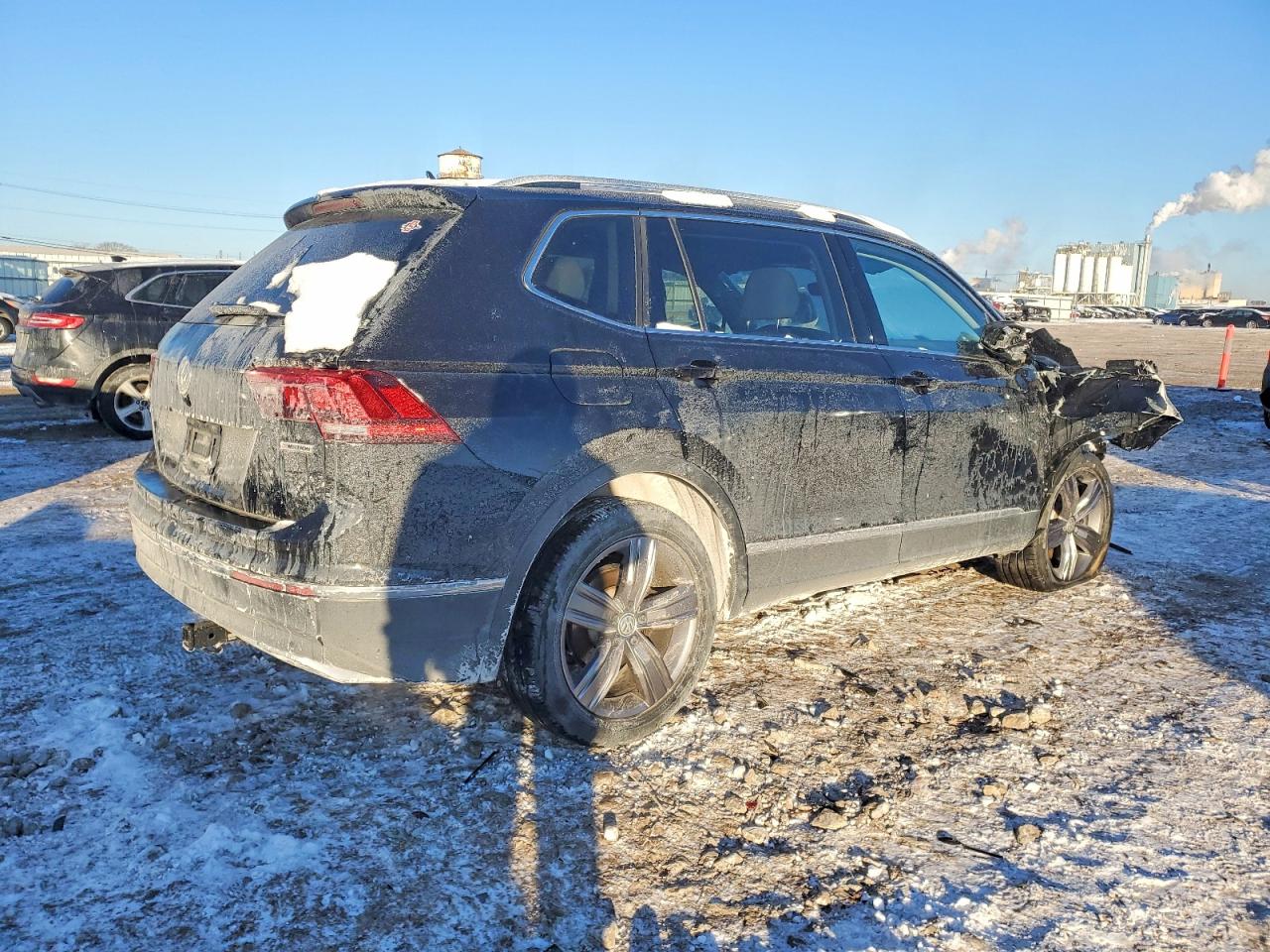 2021 VOLKSWAGEN TIGUAN SE photo 3