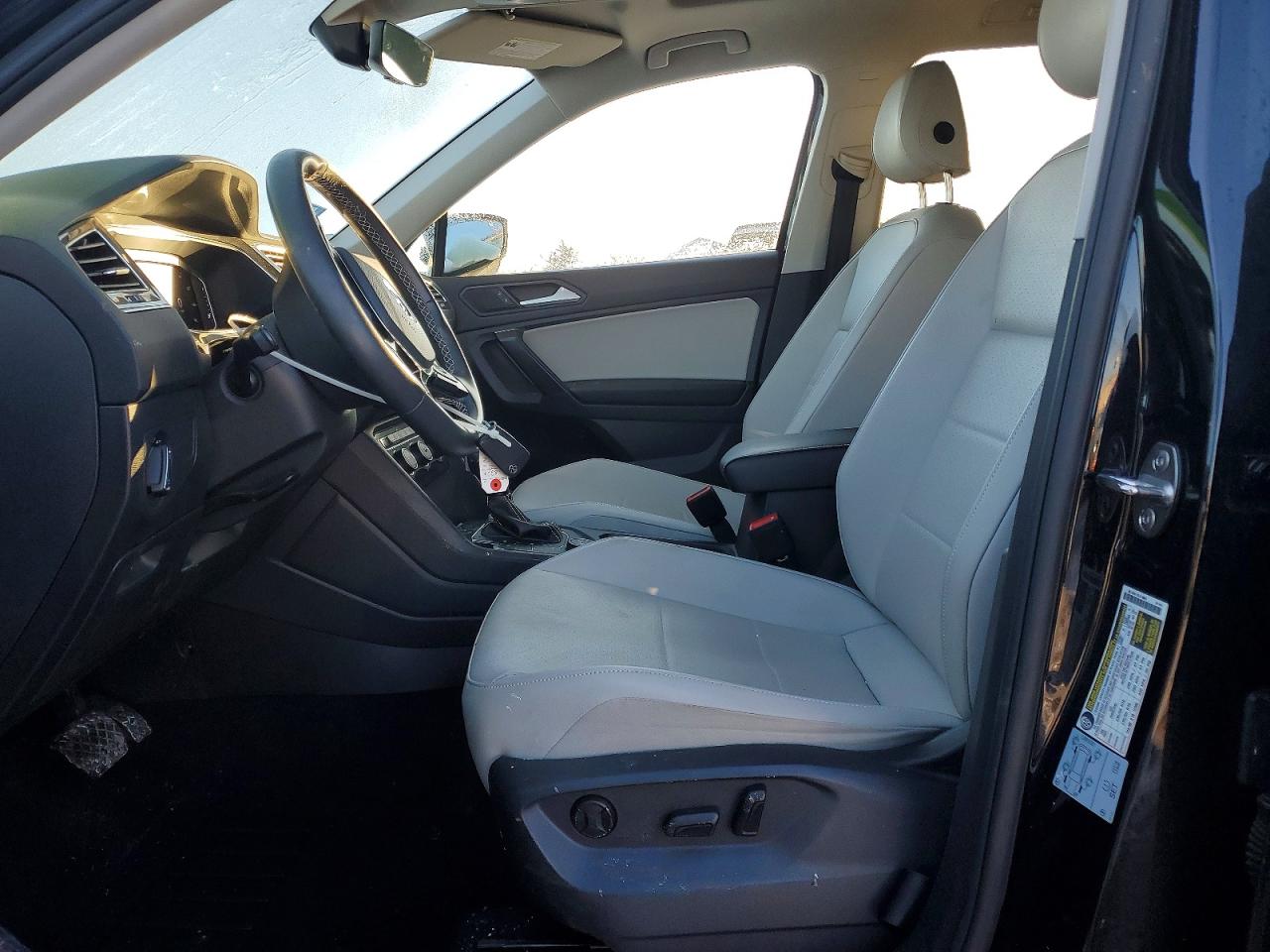2021 VOLKSWAGEN TIGUAN SE photo 7