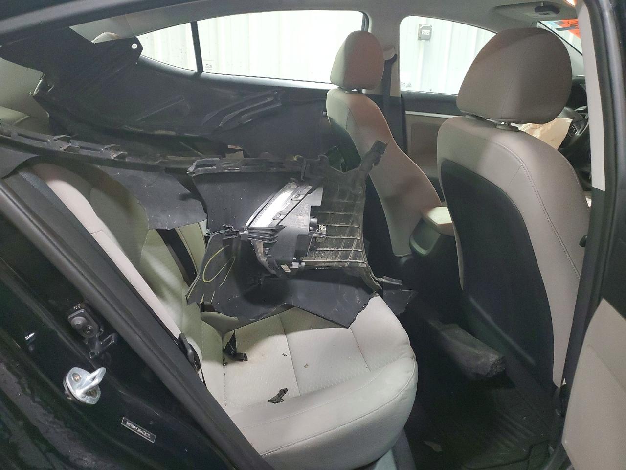 2019 HYUNDAI ELANTRA SE photo 28