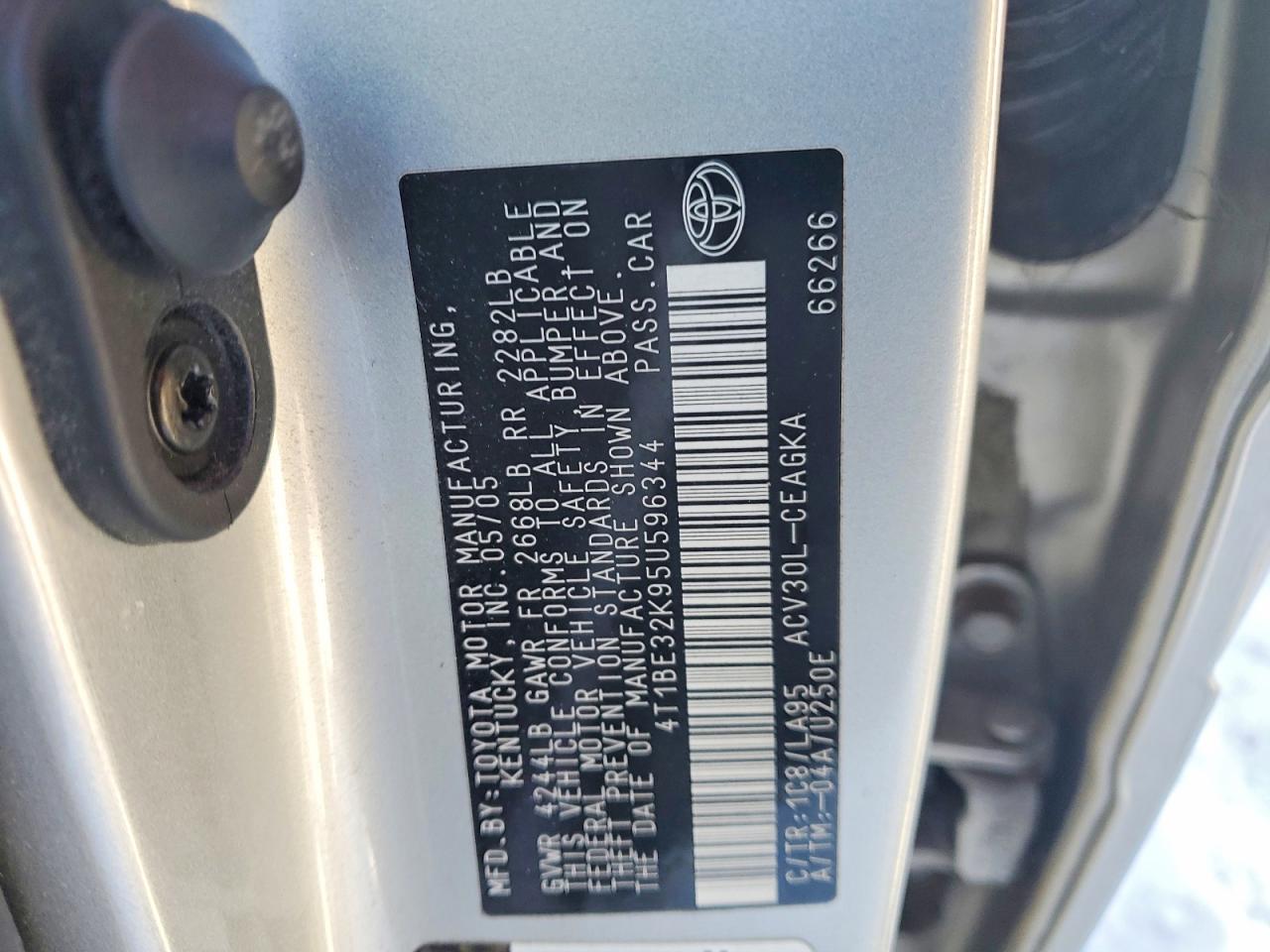 2005 TOYOTA CAMRY photo 13