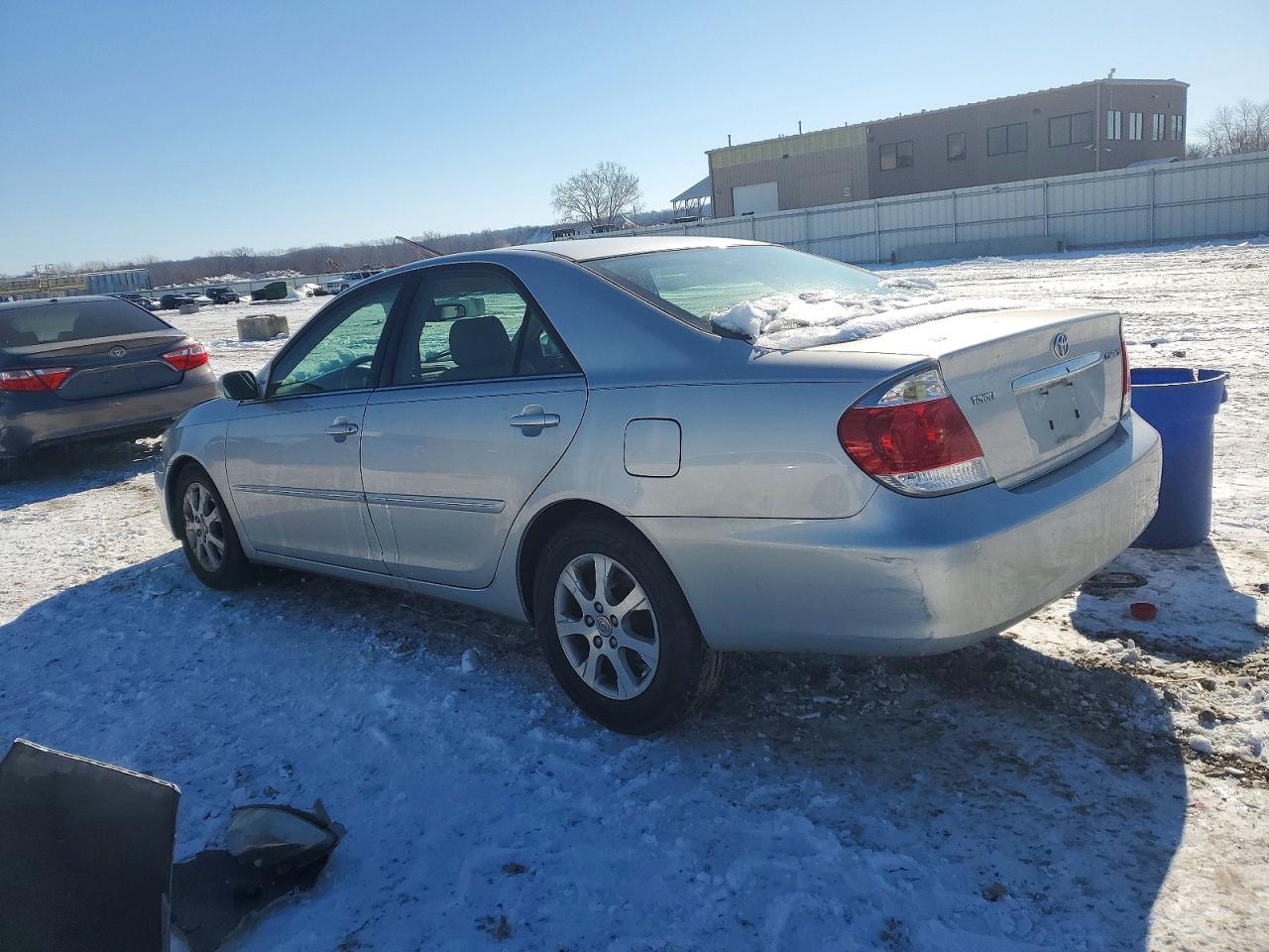 2005 TOYOTA CAMRY photo 2
