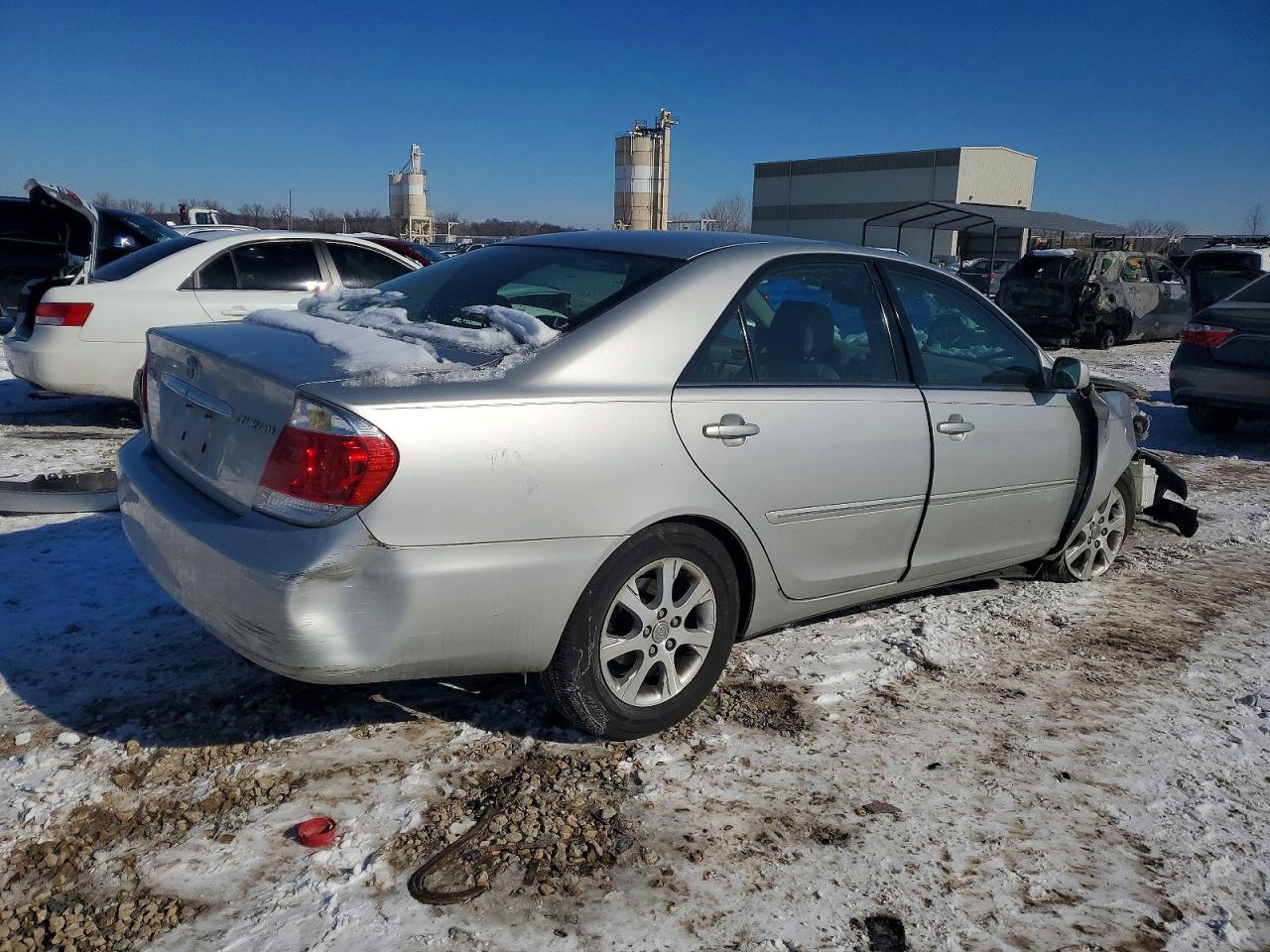 2005 TOYOTA CAMRY photo 3